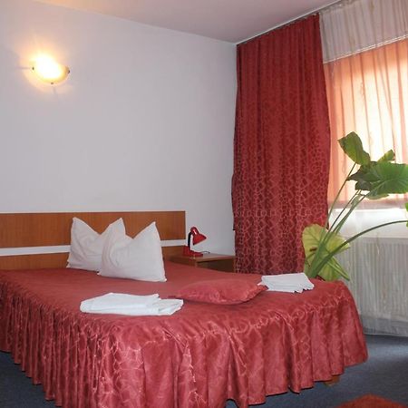 Riviera Valceana Bed & Breakfast Râmnicu Vâlcea Екстериор снимка
