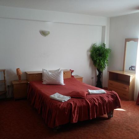 Riviera Valceana Bed & Breakfast Râmnicu Vâlcea Екстериор снимка