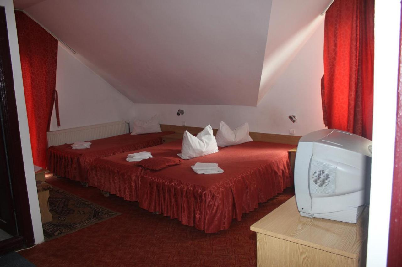 Riviera Valceana Bed & Breakfast Râmnicu Vâlcea Екстериор снимка