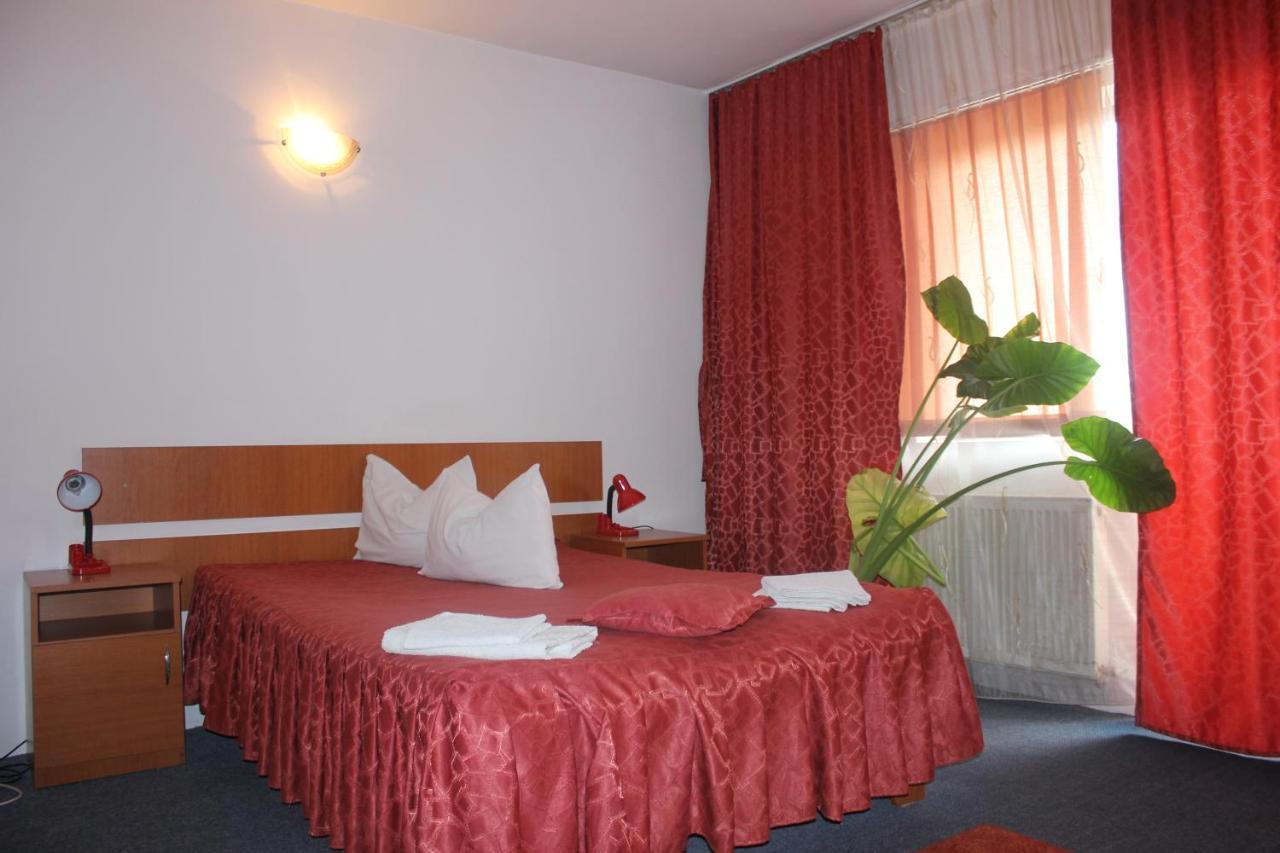 Riviera Valceana Bed & Breakfast Râmnicu Vâlcea Екстериор снимка