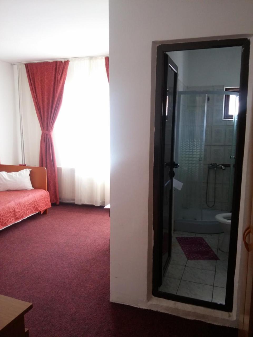 Riviera Valceana Bed & Breakfast Râmnicu Vâlcea Екстериор снимка