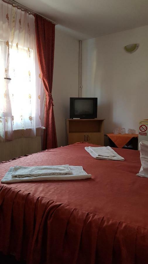 Riviera Valceana Bed & Breakfast Râmnicu Vâlcea Екстериор снимка
