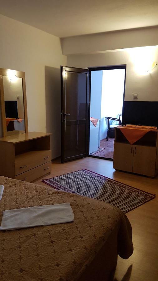 Riviera Valceana Bed & Breakfast Râmnicu Vâlcea Екстериор снимка