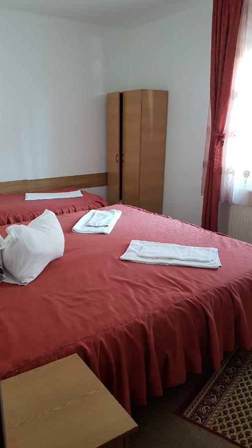 Riviera Valceana Bed & Breakfast Râmnicu Vâlcea Екстериор снимка