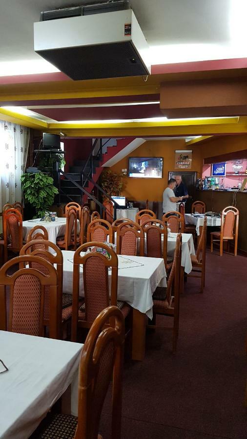 Riviera Valceana Bed & Breakfast Râmnicu Vâlcea Екстериор снимка