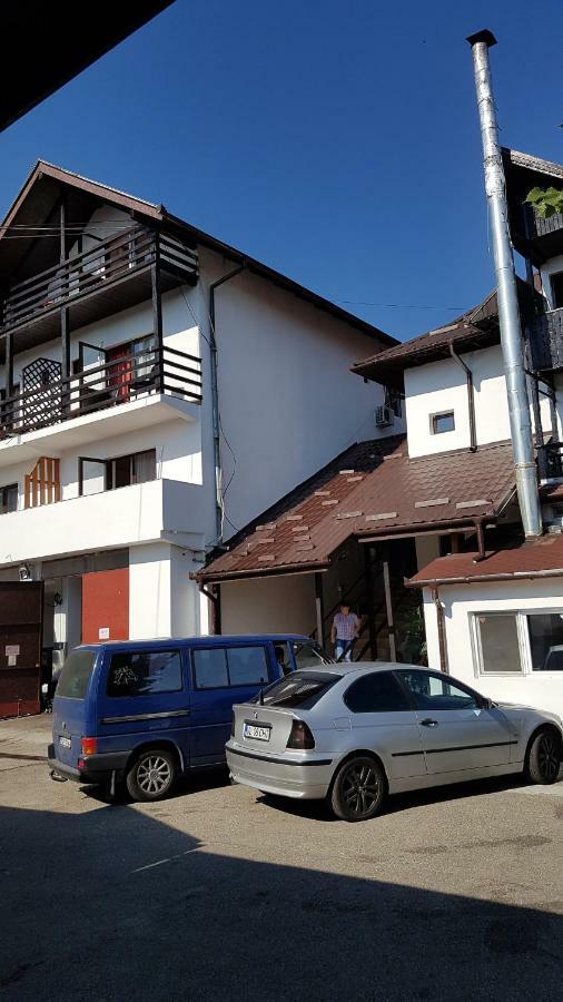 Riviera Valceana Bed & Breakfast Râmnicu Vâlcea Екстериор снимка