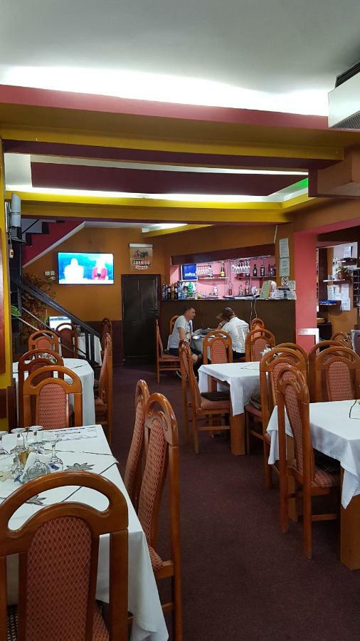 Riviera Valceana Bed & Breakfast Râmnicu Vâlcea Екстериор снимка