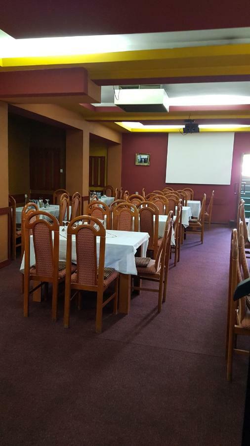 Riviera Valceana Bed & Breakfast Râmnicu Vâlcea Екстериор снимка