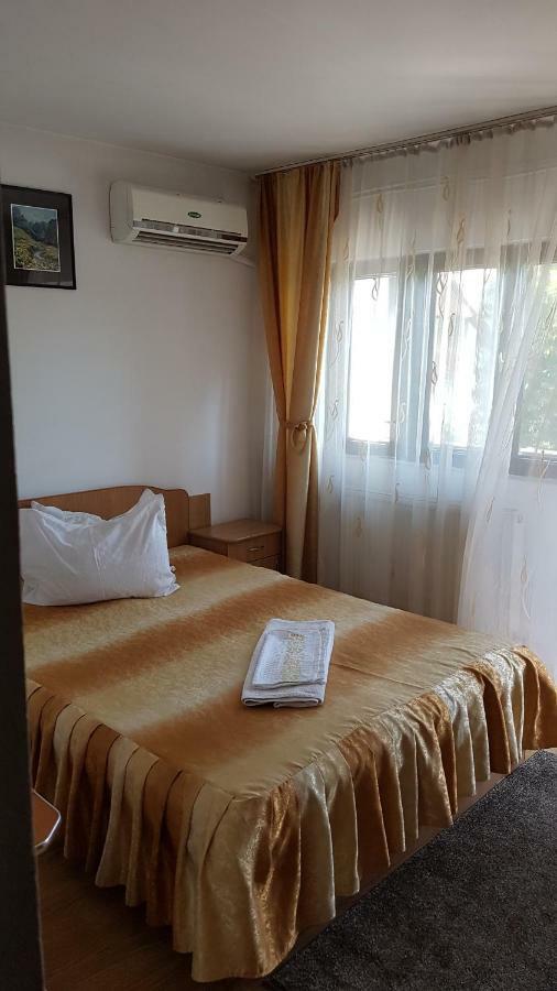 Riviera Valceana Bed & Breakfast Râmnicu Vâlcea Екстериор снимка